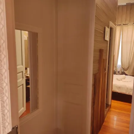 1920's & Beds Hostel Kalamáta