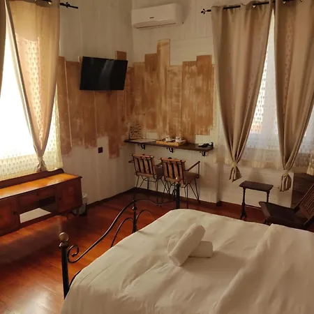 Hostel 1920's & Beds