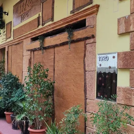 Apart Otel 1920s Kalamata