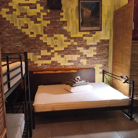 Hostel 1920's & Beds