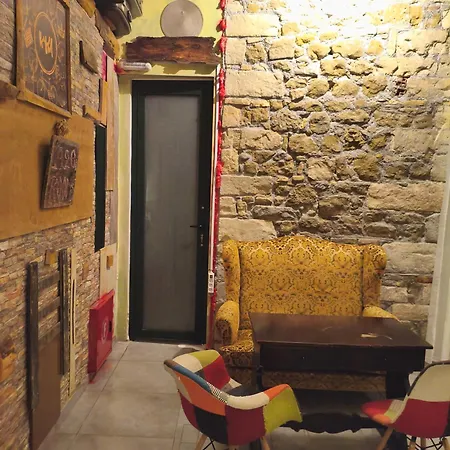 Hostel 1920's & Beds *