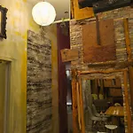 1920's & Beds Hostel