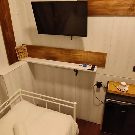 1920's & Beds Hostel *