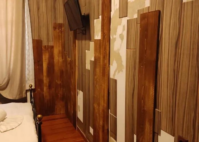 1920's & Beds * Kalamata