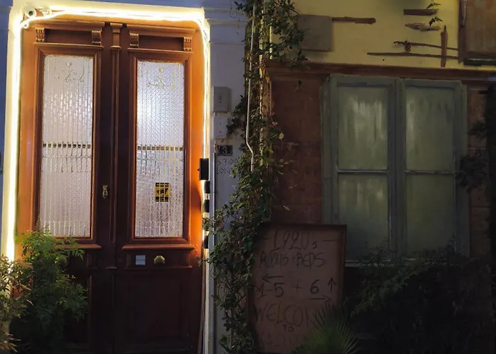 1920's & Beds * Kalamata